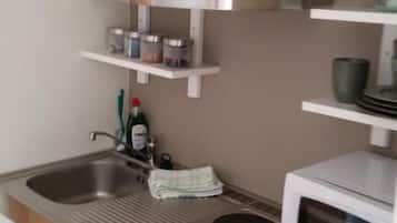Studio (6) | Dapur kecil pribadi | Lemari es, microwave, kompor, dan mesin pembuat kopi/teh