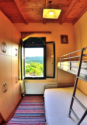 Villa, vue sur le jardin | Coffre-fort, fer et planche Ă repasser, accĂšs au Wi-Fi (inclus)