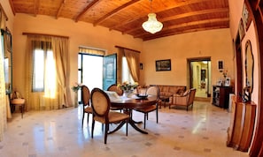 Villa, vue sur le jardin | Aire de séjour