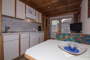 Apartment (Typ B) | Schreibtisch, Verdunkelungsvorhänge, kostenloses WLAN, Bettwäsche