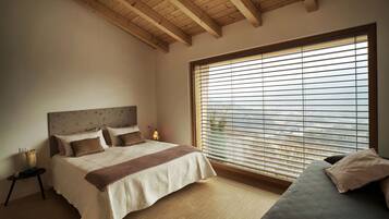 Triple Deluxe with Sauna | Minibar, individuell eingerichtet, Schreibtisch, Verdunkelungsvorhänge