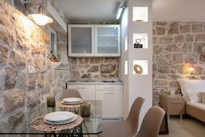 Standard Studio (Rose 2) | In-room dining