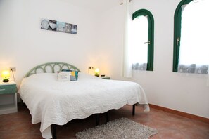 Villa, 3 Bedrooms | 3 bedrooms, cots/infant beds, rollaway beds, free WiFi - Villetta Skipper con Giardino (San Teodoro)