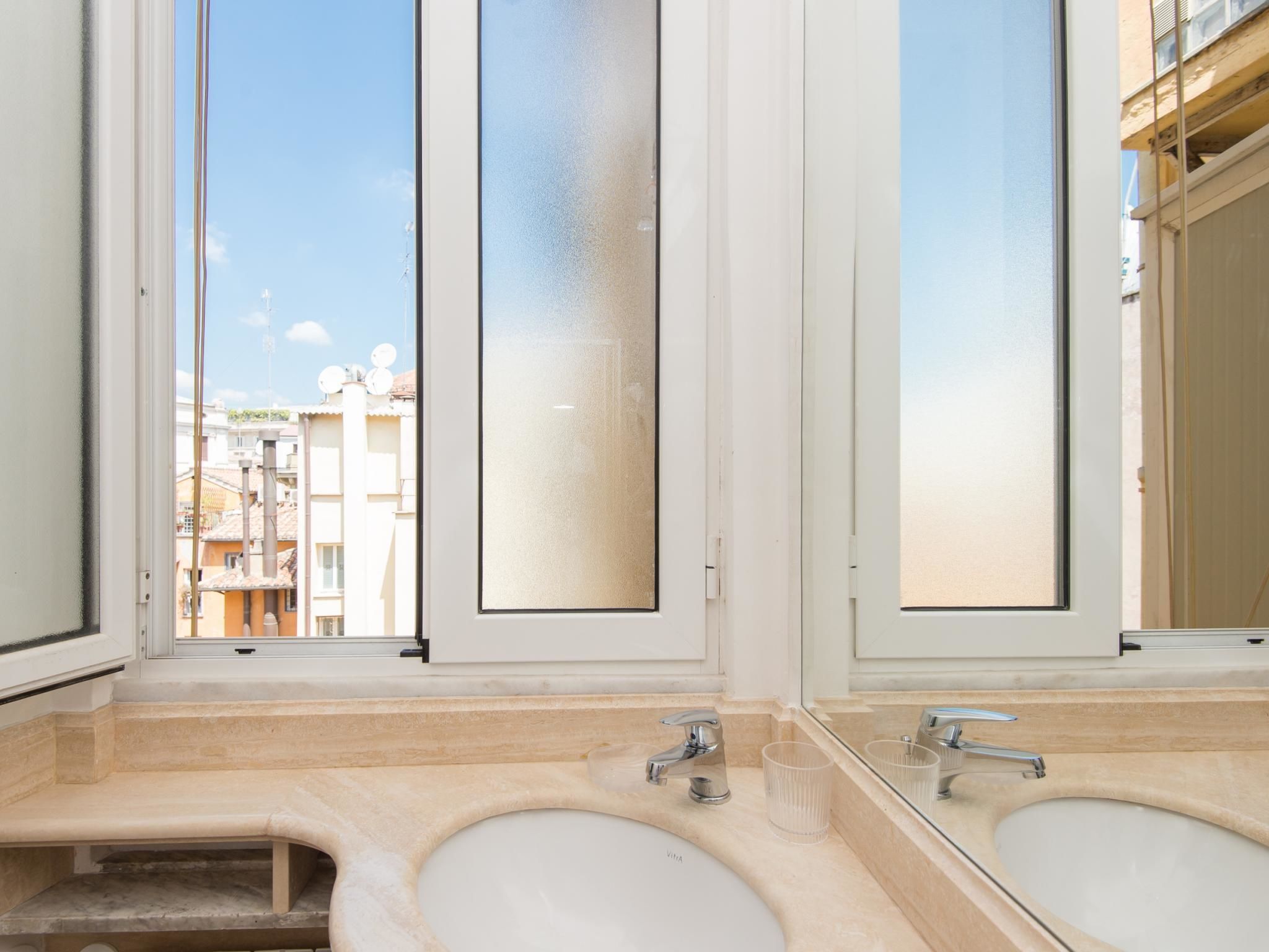 RSH Trevi Fountain Luxury Apartment