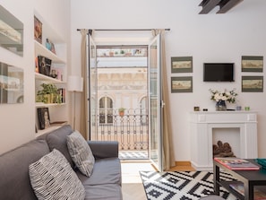 Apartment, 2 Schlafzimmer | Wohnbereich | Flachbildfernseher