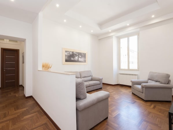 Apartment, 2 Schlafzimmer | Wohnbereich | Fernseher