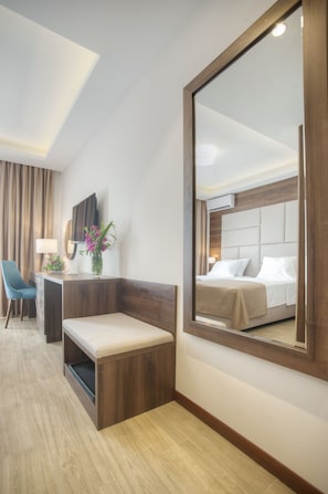 Double Room | Minibar, in-room safe, desk, blackout drapes - Twelve by Aycon (Budva)