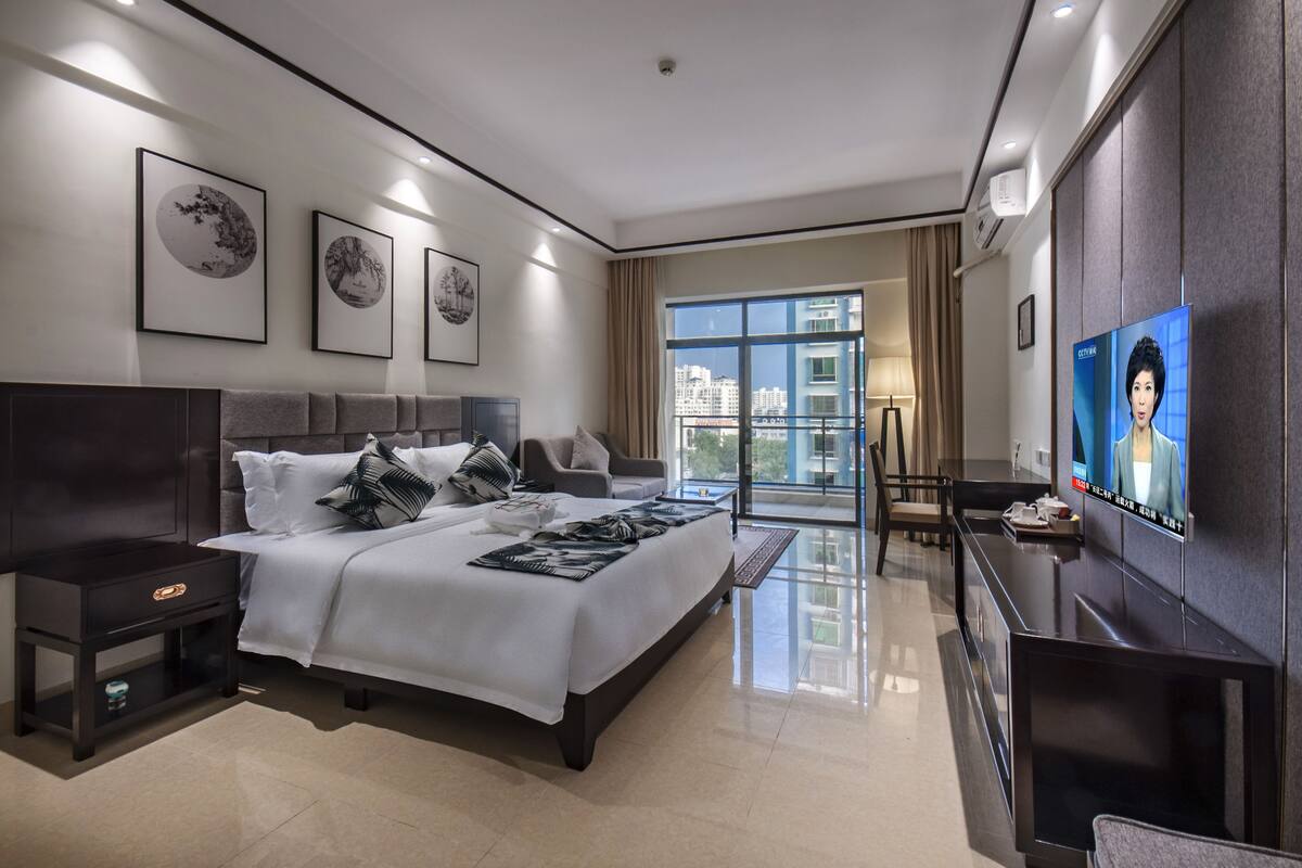 Premium bedding, pillowtop beds, desk, blackout drapes