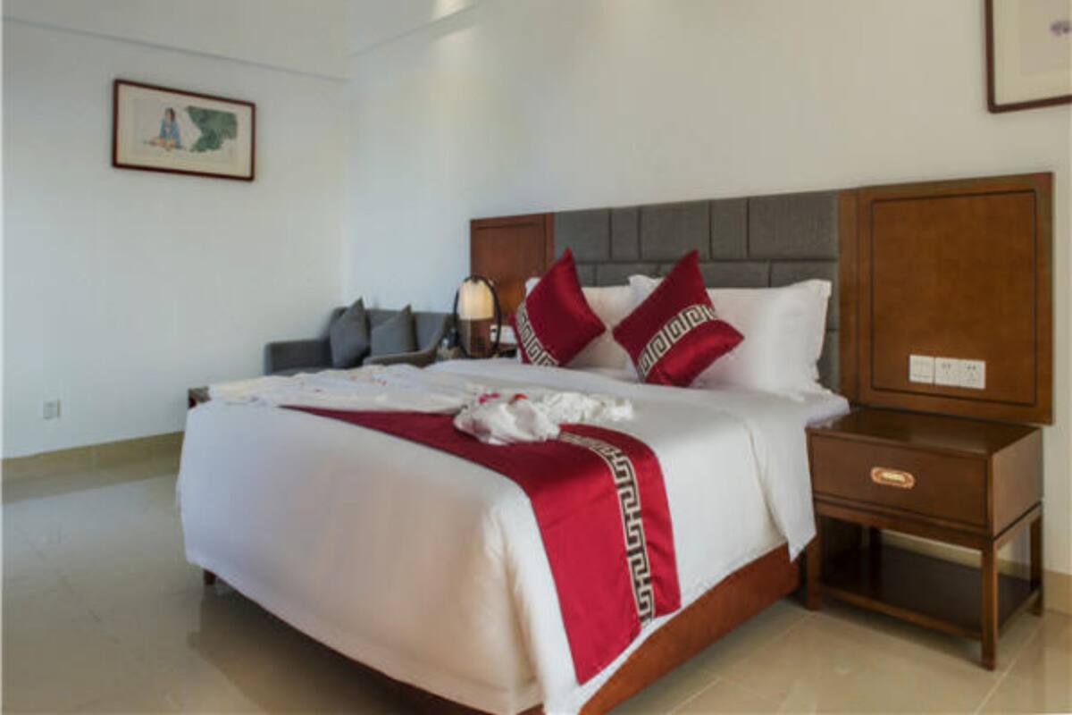 Premium bedding, pillowtop beds, desk, blackout drapes