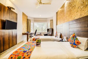 Suite | Desk, rollaway beds, free WiFi