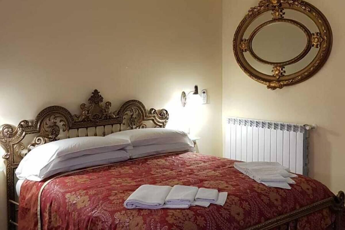 Suite estudio Deluxe (Giovanna la pazza) | Ropa de cama de alta calidad, edredón y camas con efecto memoria