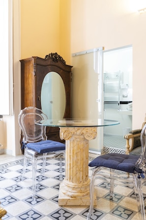 Dobbeltrom – deluxe (Ferdinando III) | Oppholdsområde | LCD-TV og nettbrett