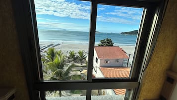 Apartment, 2 Bedrooms (Frente Mar) | Premium bedding, in-room safe, desk, free WiFi