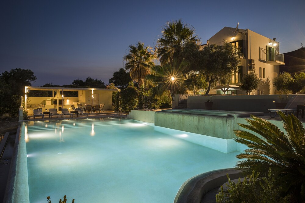 Luxury Villa with Jacuzzi, Infinity Pool And Spectacular Sea & Mountain Views