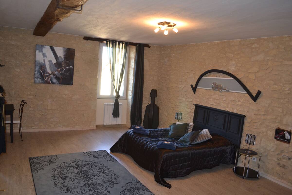 Chambre Confort, 1 grand lit et 1 canapé-lit, vue vallée (Jazz)