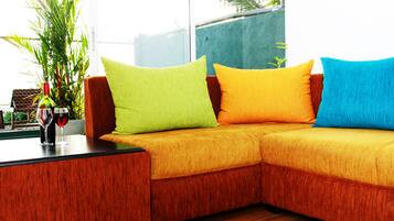 Coin salon dans le hall