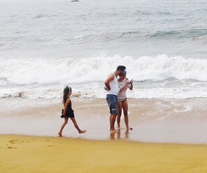 On the beach - Randiya Beach Villa (Boossa)