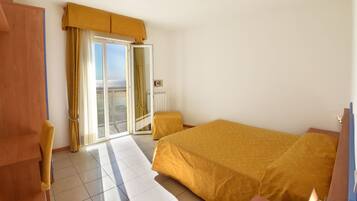 Appartement, 2 chambres, vue partielle sur la mer (5 Adults) | Vue de la chambre