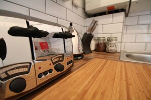 Microwave, electric kettle