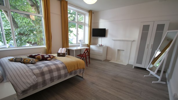 Budget Double Room - Tower Rooms (London)