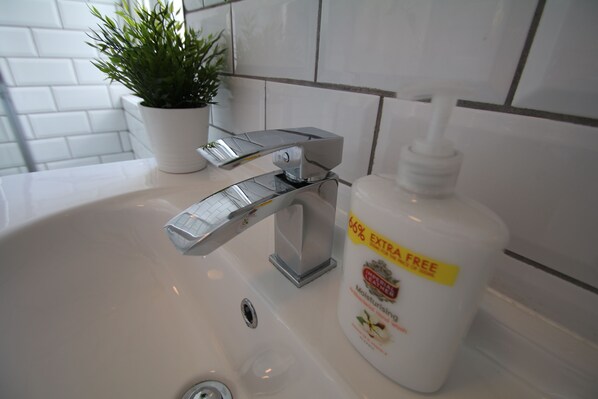Bathroom sink - Tower Rooms (London)