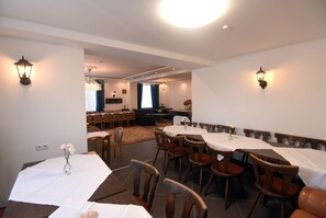 Colazione a buffet, servita tutte le mattine (15.00 EUR a persona)