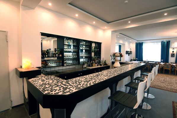 Bar (on property) - Hotel Diba (Hemmingen)