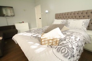Iron/ironing board, free WiFi, bed sheets - Speakman Rooms (London)