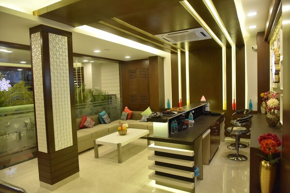 Reception - Hotel White Park (Chennai)