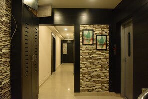 Flat-screen TV - Hotel White Park (Chennai)