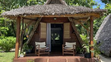 Comfort Double Room, Sea View | In-room safe, individually decorated, individually furnished, bed sheets