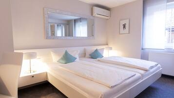 Minibar, in-room safe, desk, laptop workspace