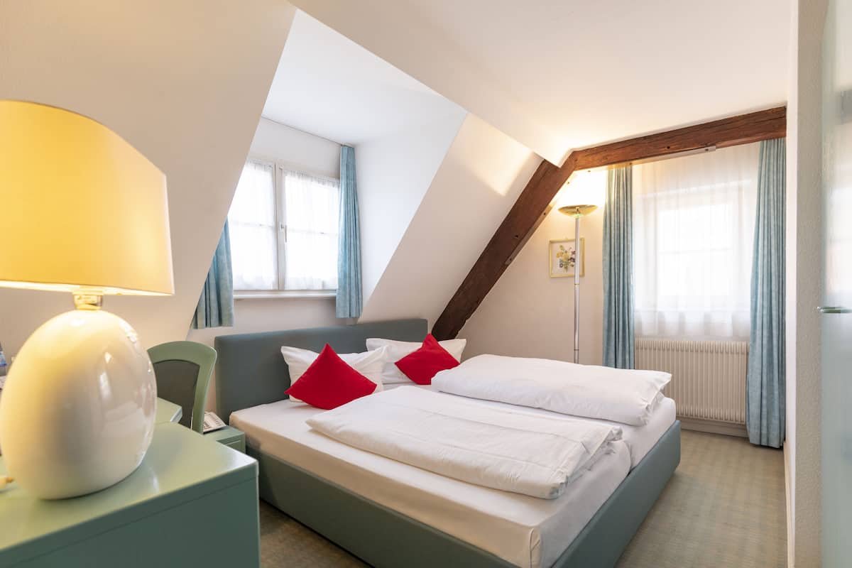 Minibar, coffre-fort, bureau