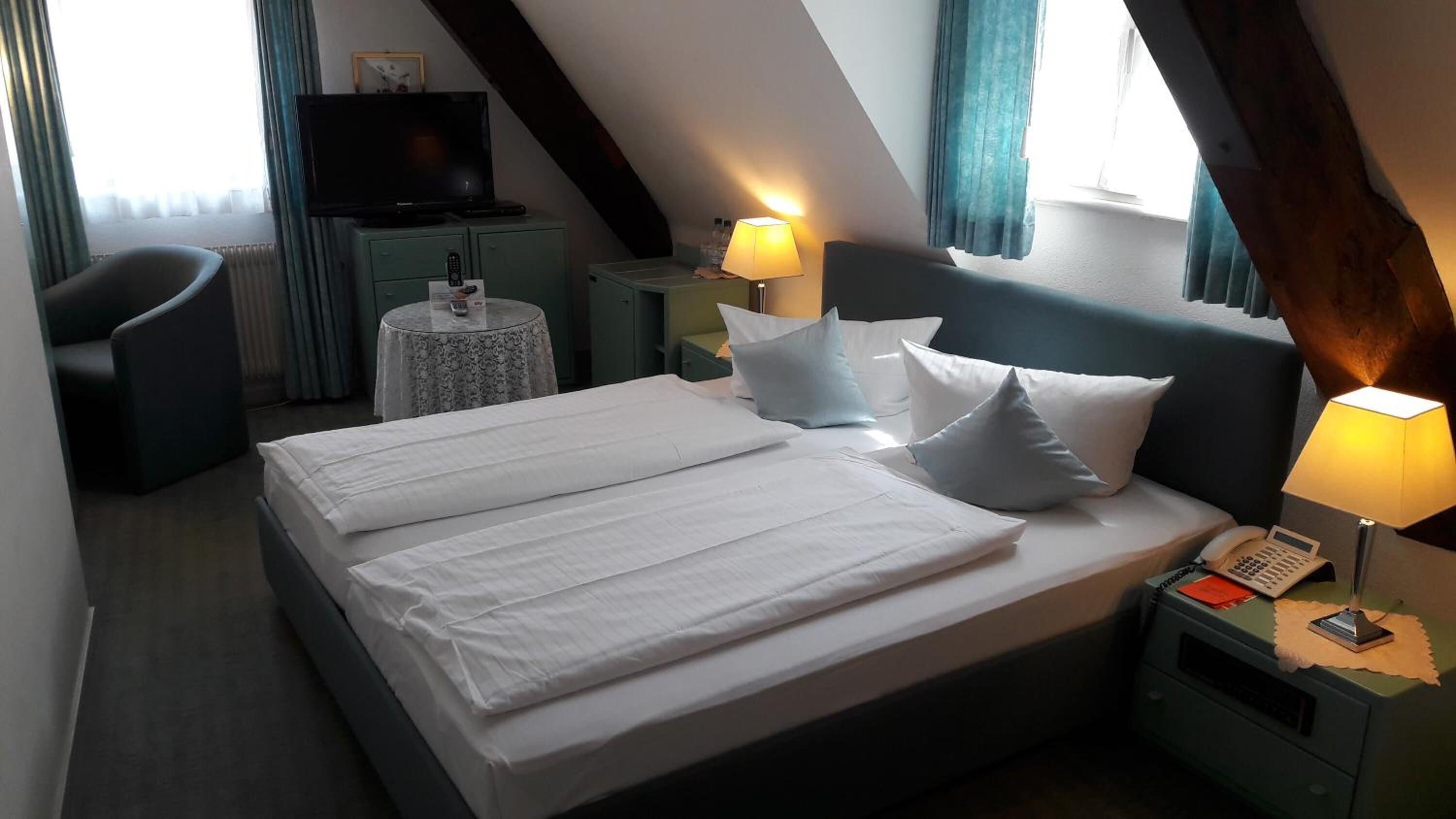 minibar, in-room safe, desk, laptop workspace