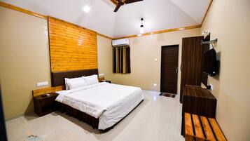 Deluxe Room, 1 Double Bed | 1 bedroom, rollaway beds, free WiFi