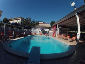 Piscina a l'aire lliure de temporada