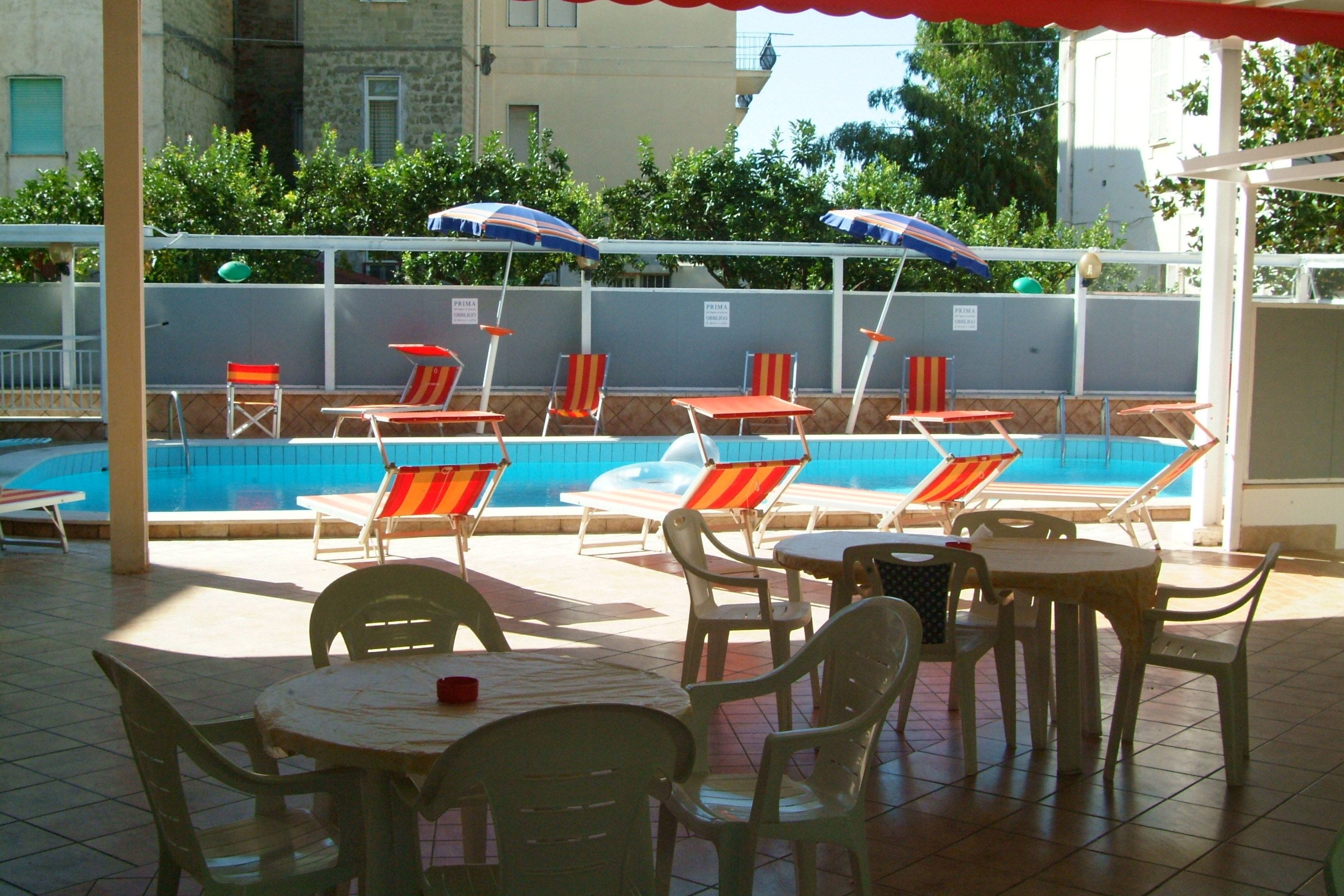 حمّام سباحة خارجي موسمي