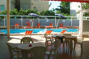 Alberca al aire libre por temporada