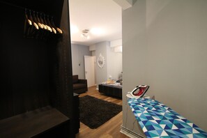 Studio Apartment | Room amenity - Molesey Apartments (London)
