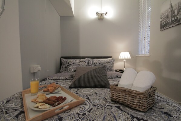 Studio Apartment | Free WiFi, bed sheets