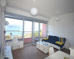 Apartment, 1 Bedroom | Living area