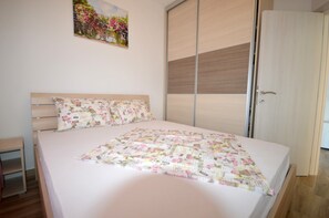 Apartment (2) | Blackout drapes, iron/ironing board, free WiFi, bed sheets