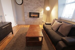 Apartment, 1 Bedroom | Living room