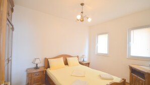 Apartment - Seafront Apartment Bijela (Bijela)