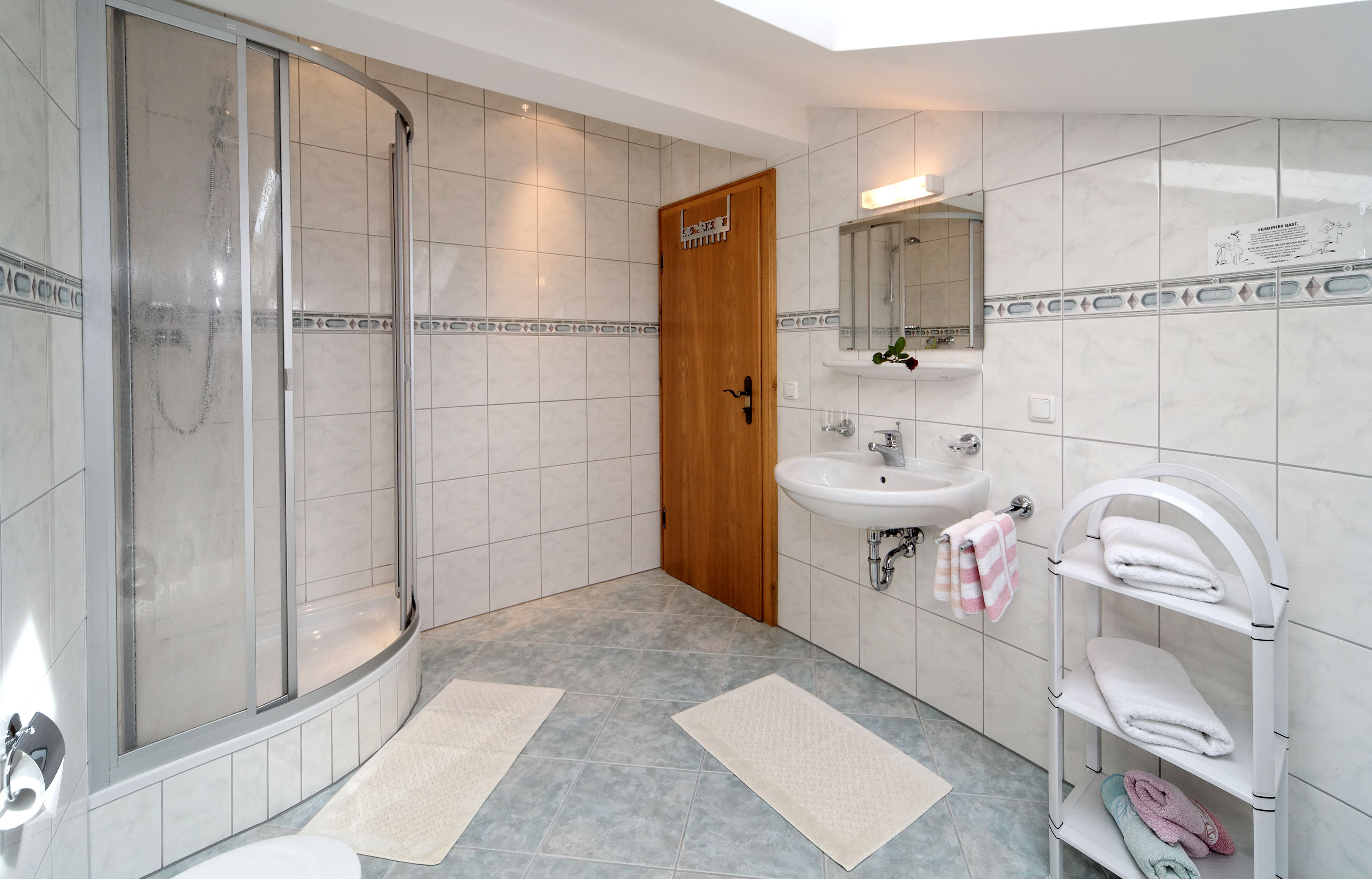 Doppelzimmer (Attic) | Badezimmer | Dusche, Handtücher