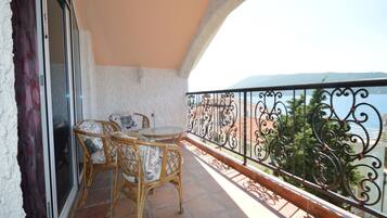 Apartment | Terrace/patio