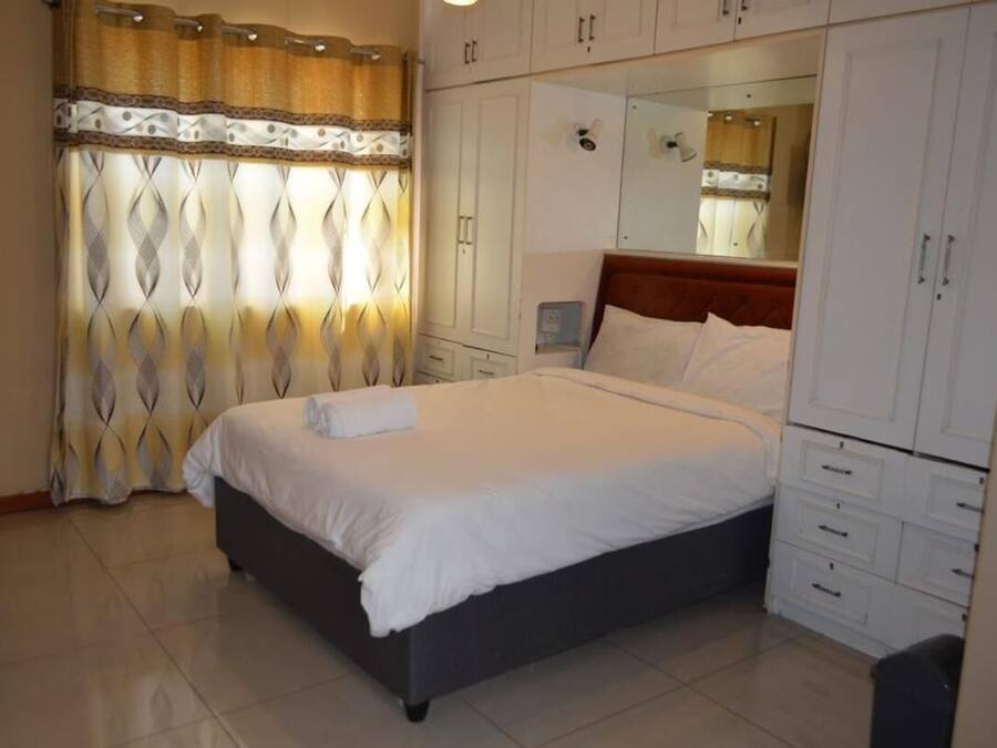 Quartos à prova de som, Wi-Fi de cortesia, roupa de cama