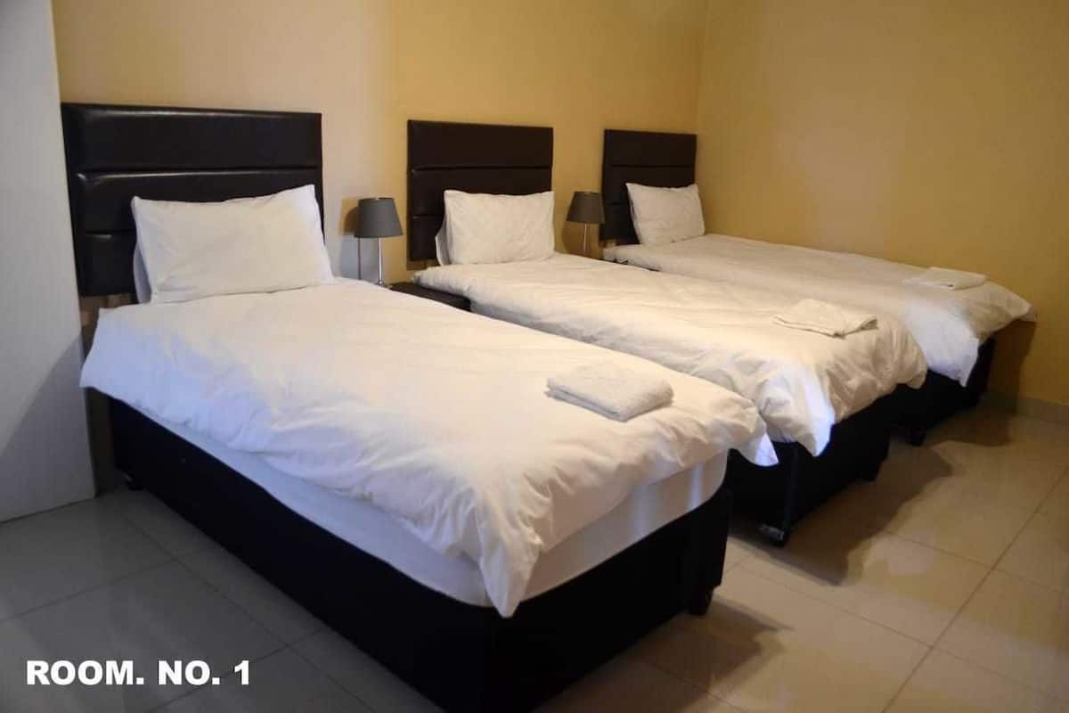 Triple Room (1) | Soundproofing, WiFi (free), bed sheets