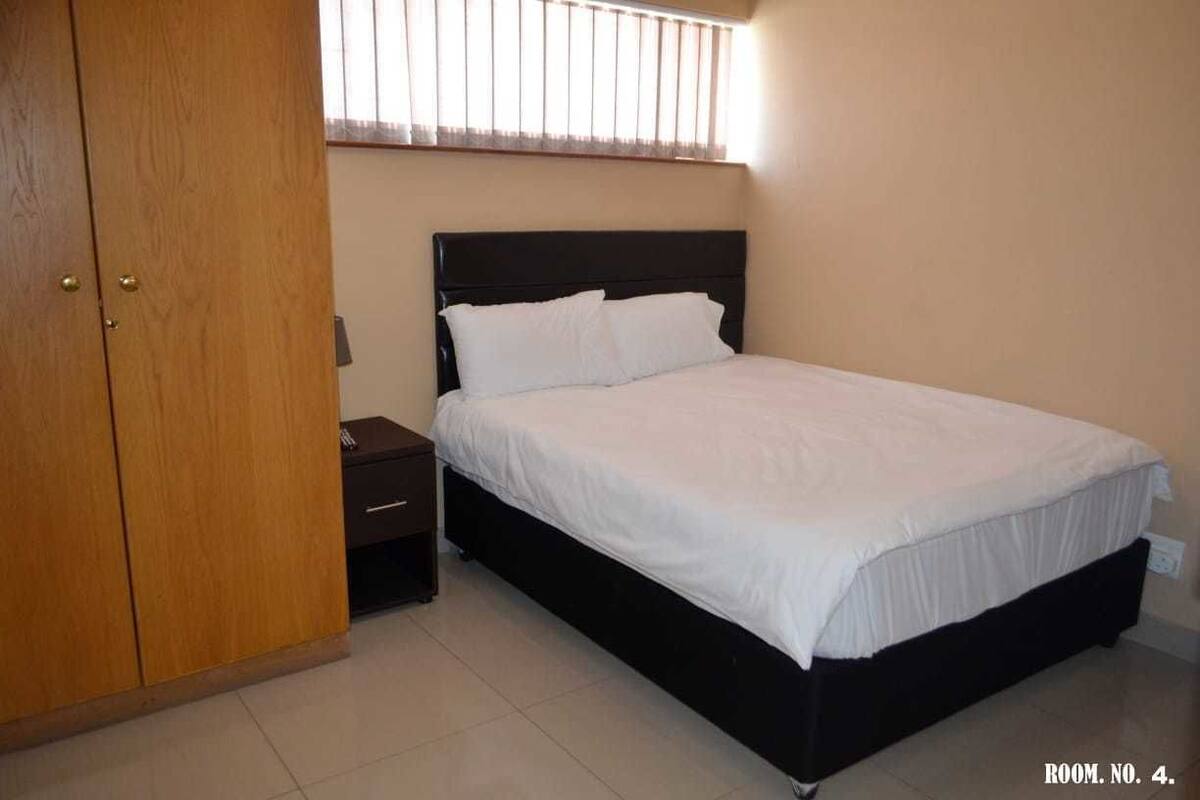 Double Room (4) | Soundproofing, WiFi (free), bed sheets