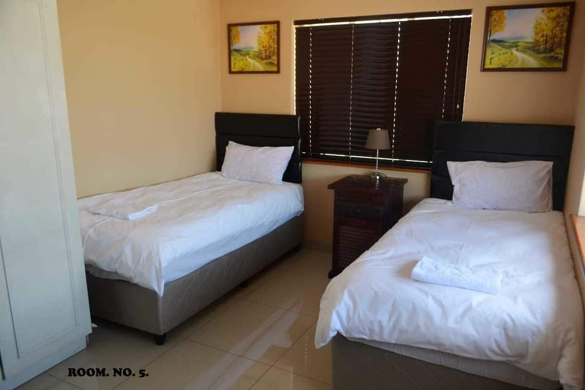 Twin Room (5) | Soundproofing, WiFi (free), bed sheets